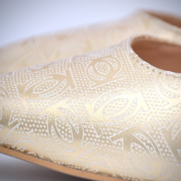 Bebe Saydee Logo Pumps Heels 7.5 Gold Vegan Pointy Toe Shoes Stiletto Classic - Picture 6 of 10